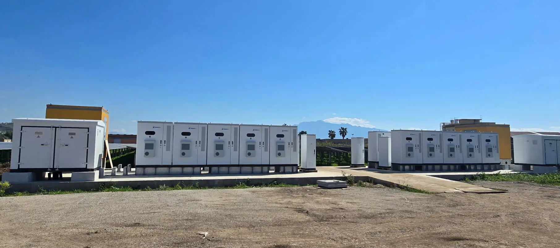 Italy-4MW-8MWh-FLEX215AIO