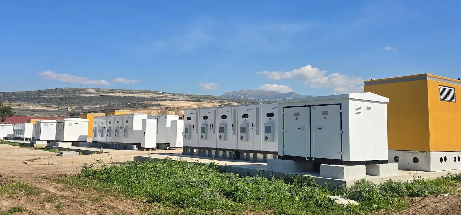 Italy-4MW-8MWh-FLEX215AIO